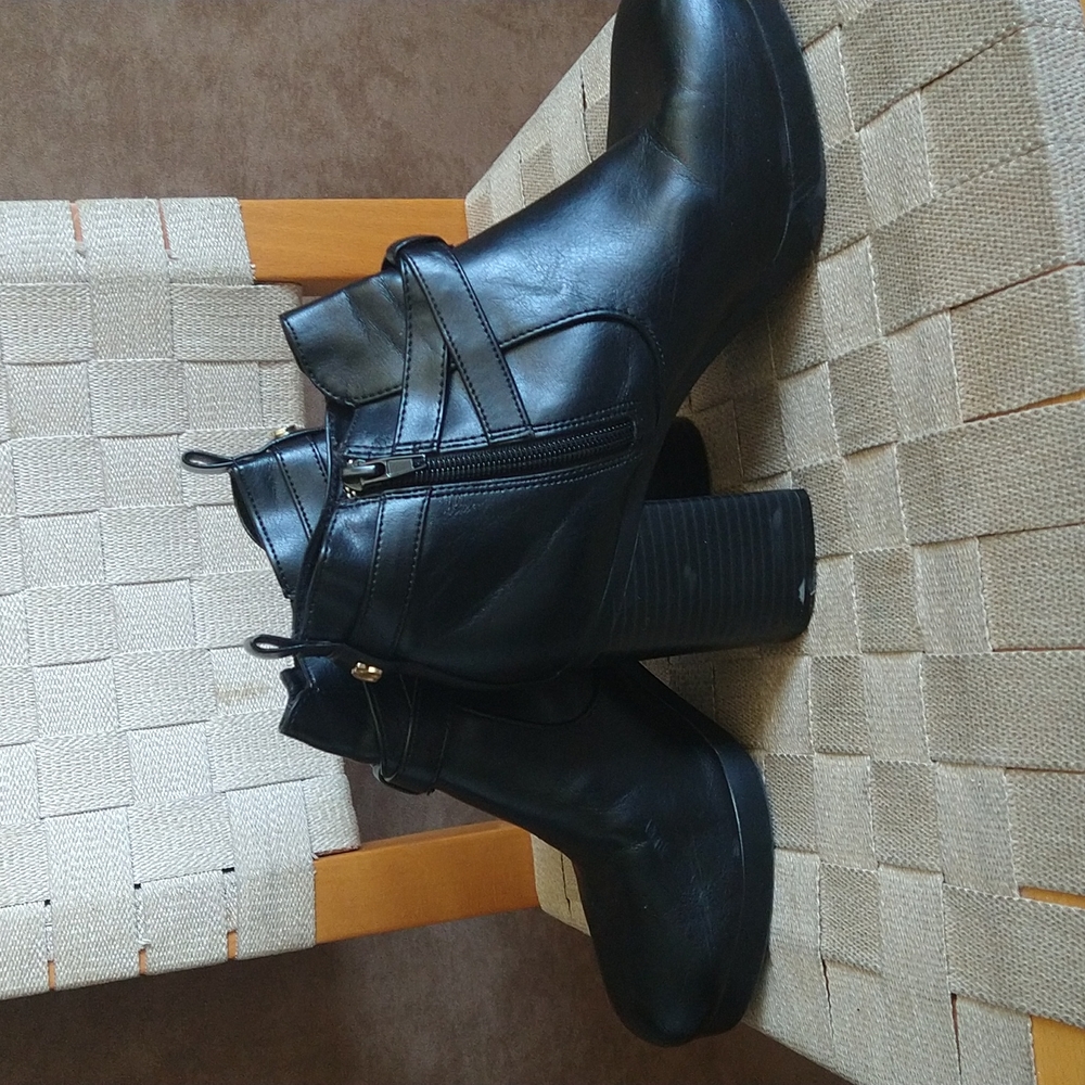 Boots - Picture 3 of 10